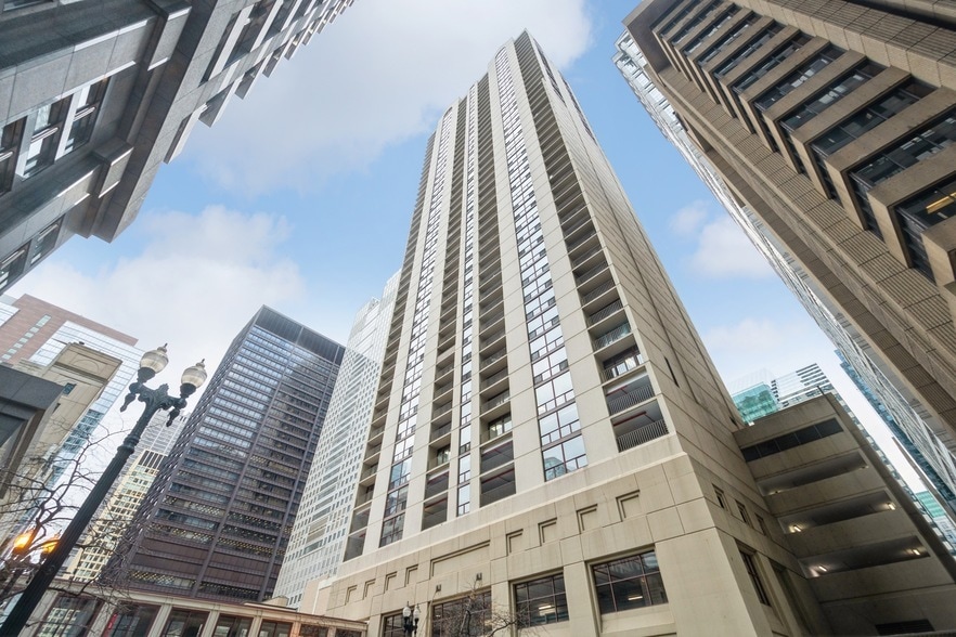Primary Photo - 200 N Dearborn St