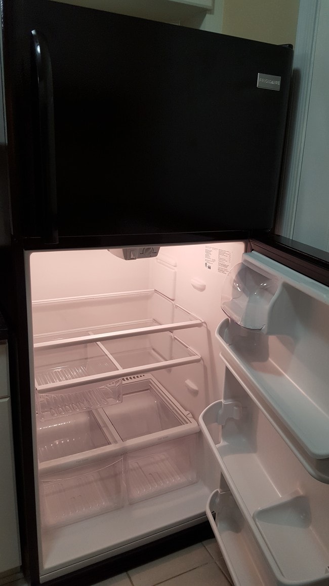 Building Photo - 2025 Woodmont Blvd