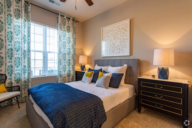 2BR, 2BA - Silver Collection At Carl D Silver