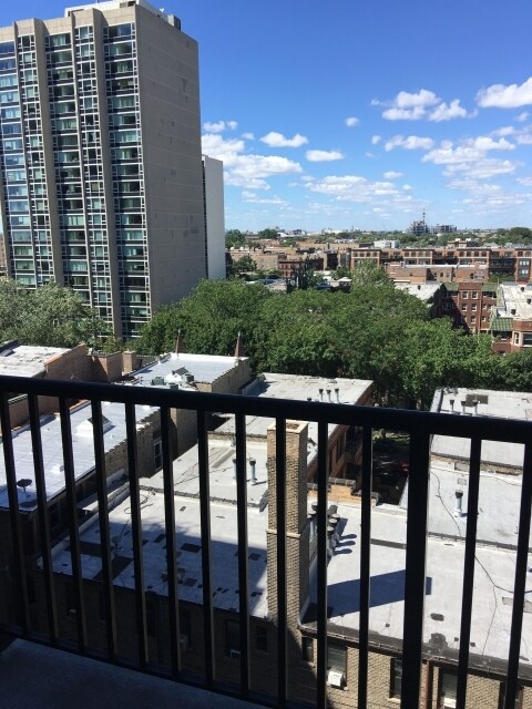 Foto del edificio - 2740 N Pine Grove Ave