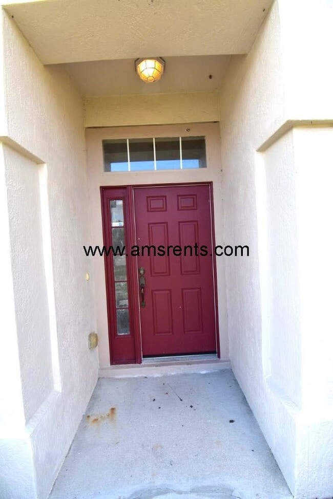 Building Photo - Spacious 3 bedroom 2 bath in Poinciana