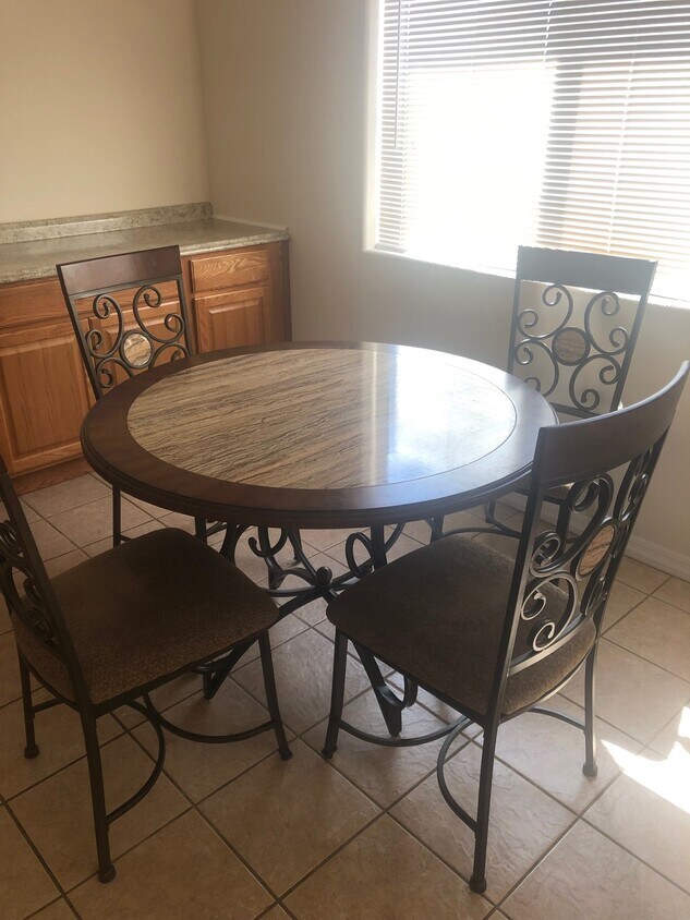 Foto principal - 2445 Cliff Rose Way