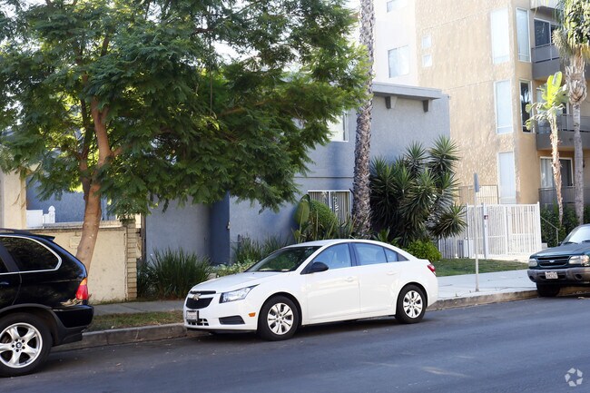 Foto del edificio - 4546 Murietta Ave