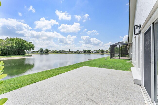 Foto del edificio - 9155 Pine Springs Dr