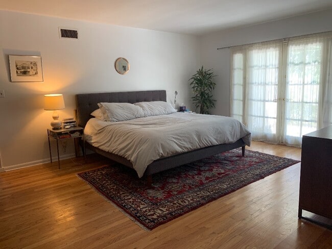 Foto del edificio - 2660 Byron Pl