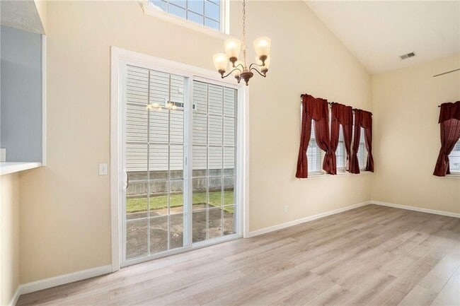 Foto del edificio - 139 W Oaks Pl