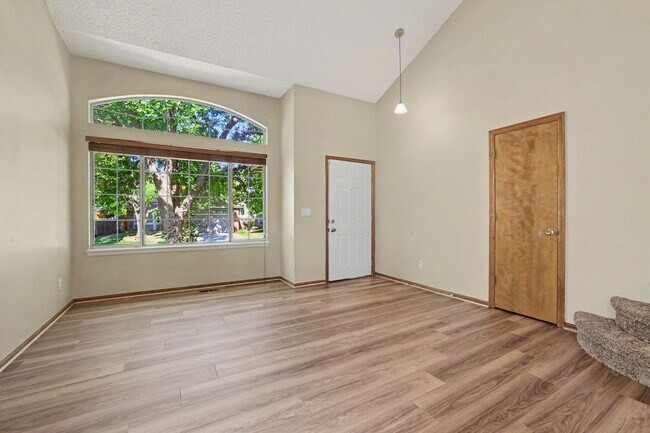 Building Photo - Spacious 5 Bedroom Home with Fenced Yard & 2 Car Garage
