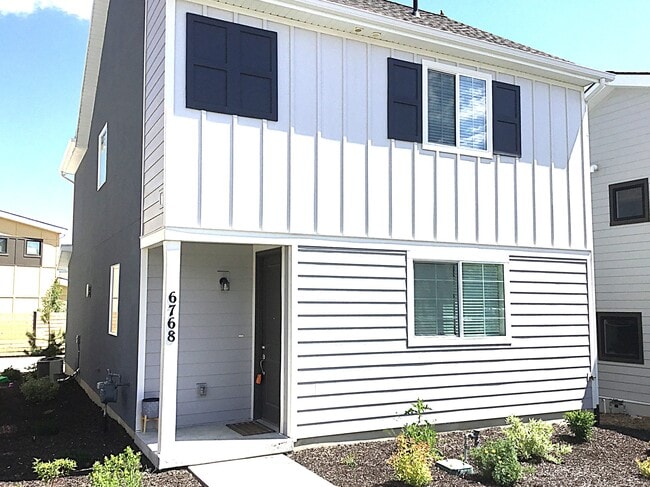 Building Photo - 6768 N Silver Gate Dr