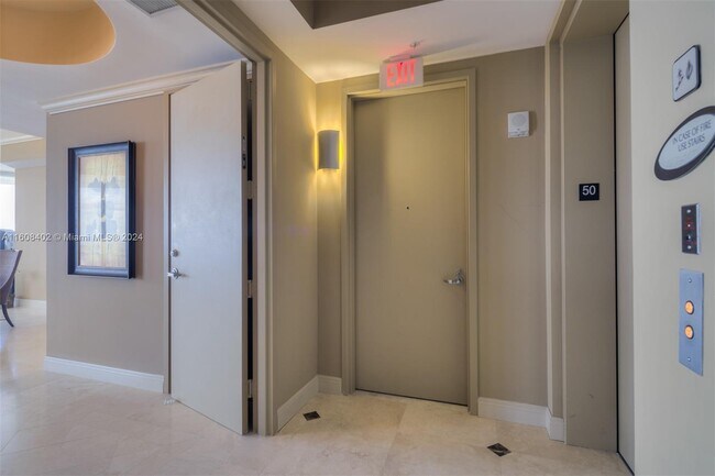 Foto del edificio - 18101 Collins Ave