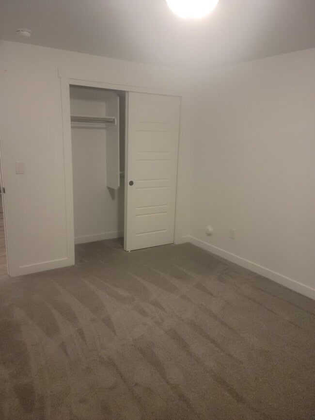 Building Photo - Spacious 3-Bedroom Basement Apartment – Al...