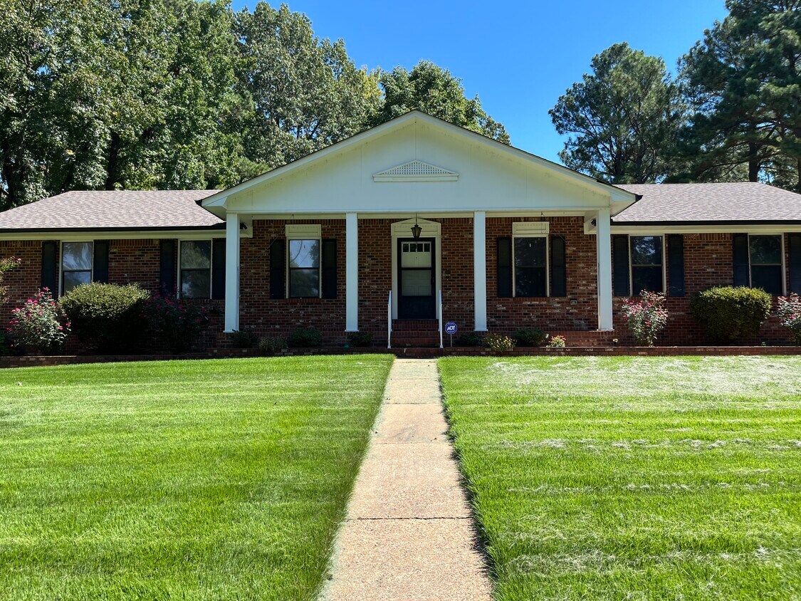 Primary Photo - 2608 Cottonwood St