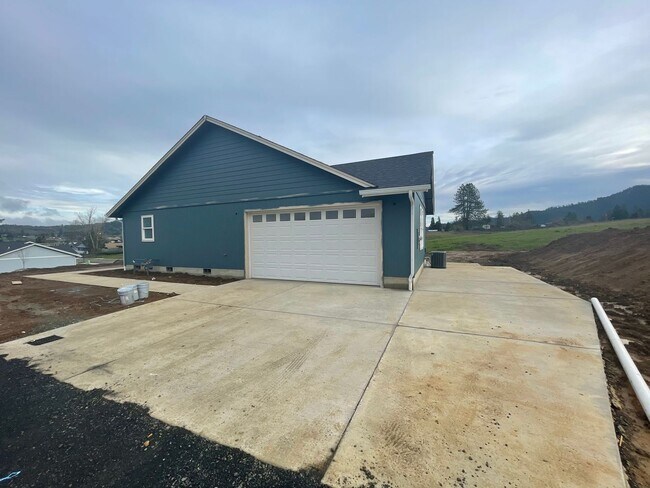 Building Photo - Brand New 3 bedroom house