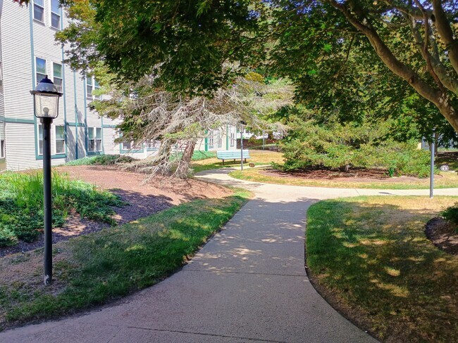 Courtyard - 3524 W Shore Rd