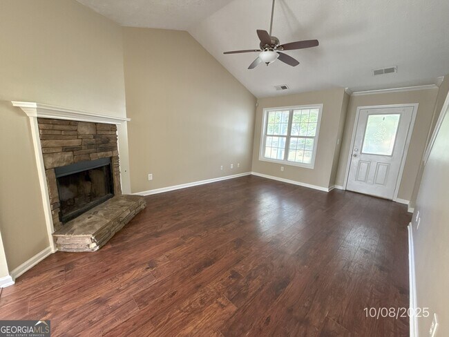 Building Photo - 124 Waters Edge Dr