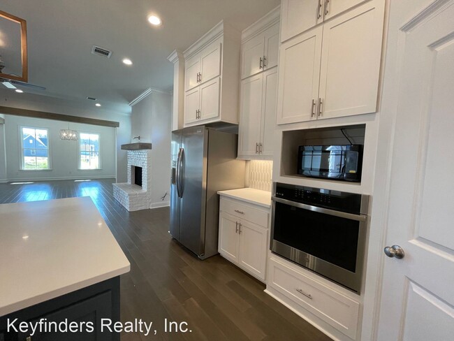 Foto del edificio - 4 br, 3 bath House - 7508 Griffon Dr.