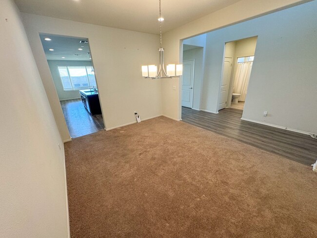 Building Photo - 5 bedroom 4 bathroom Perris home for LEASE!
