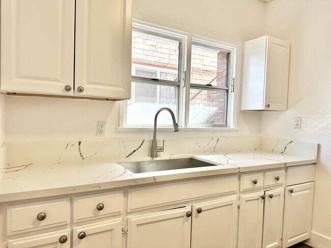 Foto del edificio - 2360 W Washington Blvd Los Angeles, CA 90018