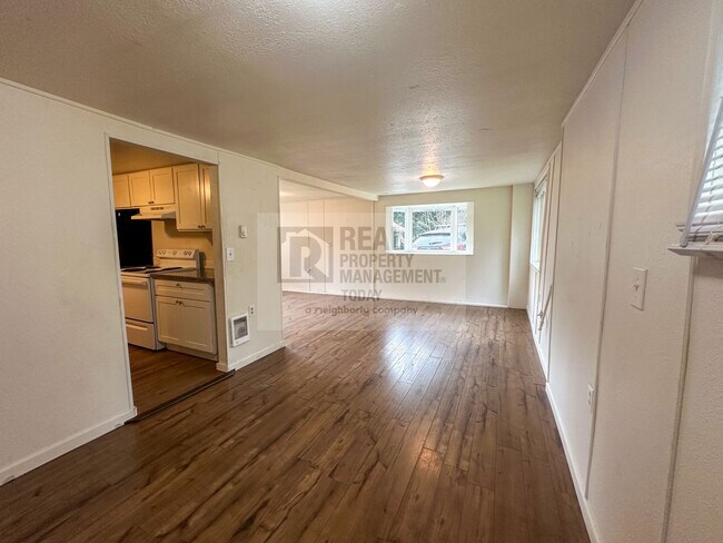 Foto del edificio - 2 Bedroom Home in Bremerton!