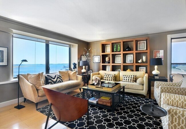 Building Photo - 65 E India Row