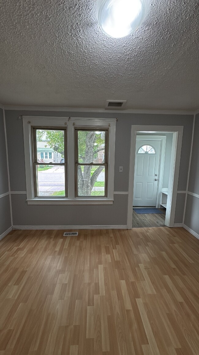 Building Photo - Spacious 3 Bed / 1 Bath Home in Sault Ste. Marie, ON – $2,199/month + Utilities