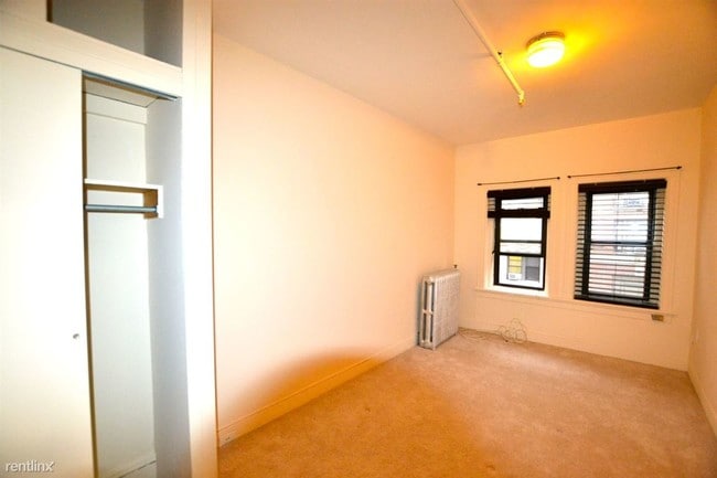 Building Photo - 163 W 74th St