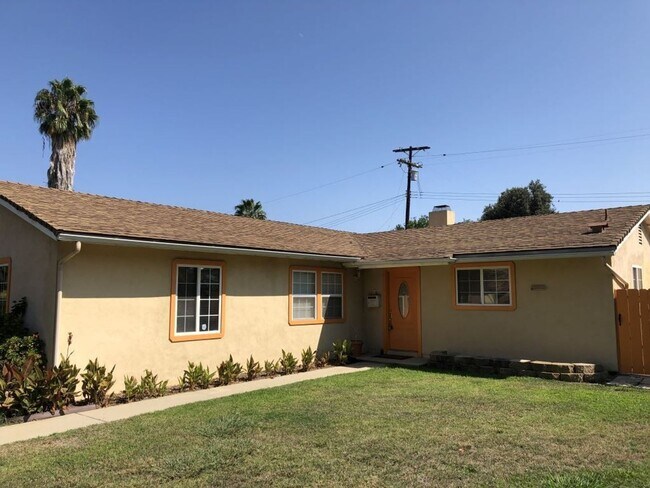Building Photo - LOVELY UPGRADED WEST HILLS HOME!