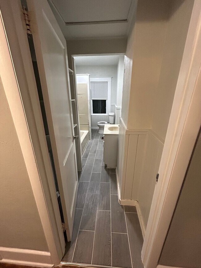 Building Photo - Palmetto unit for rent near local marinas,...