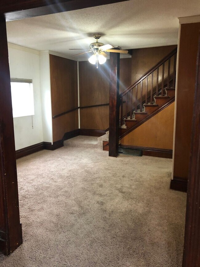Building Photo - 3 bedroom house for rent in Waterloo