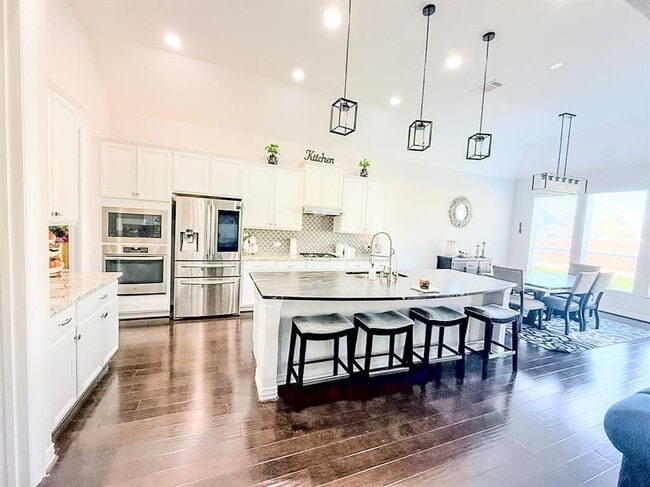 Foto del edificio - 4301 Logan Ridge Dr