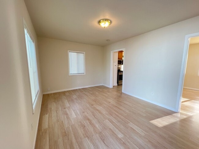 Building Photo - 1st Month's Rent is FREE!!! Conveniently Located Newly Remodeled 1 Bed/ 1 Bath Duplex for Rent In...