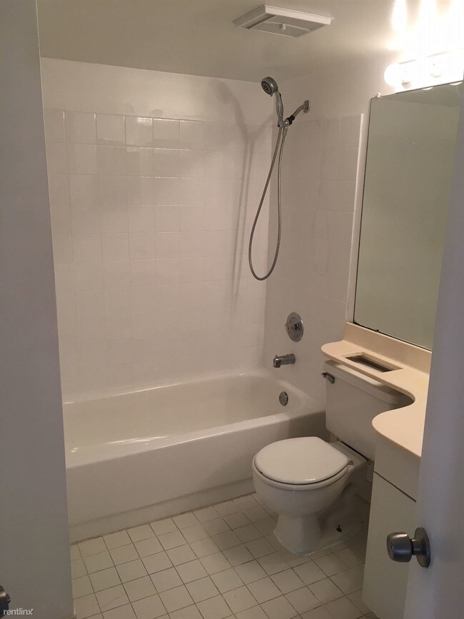 Building Photo - 1 br, 1 bath  - 1010 Coral Club Dr
