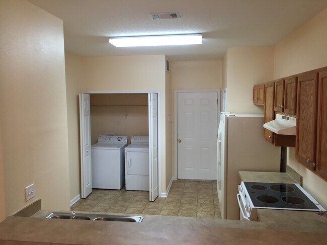 Foto del edificio - 7759 Playschool Ln