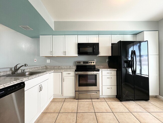 Foto del edificio - AVAILABLE NOW!!! Charming 2 Bedroom/ 2 Bat...