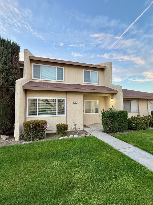 Building Photo - 930 Olive Dr