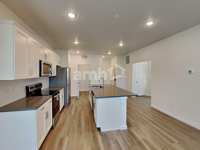 Foto del edificio - 23603 E 3rd Pl