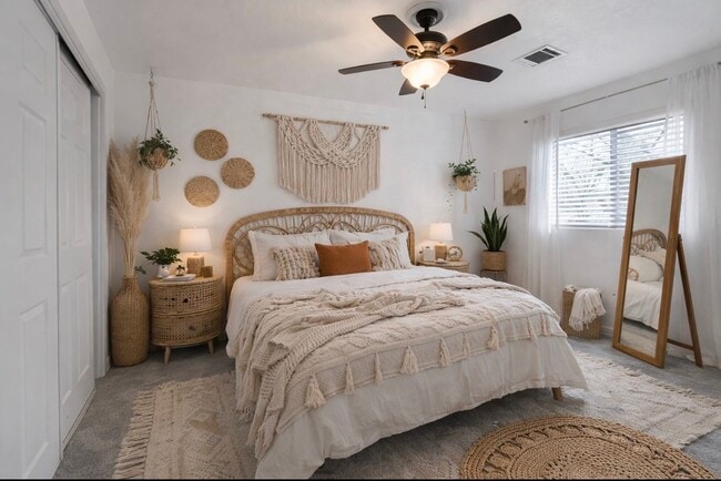 Foto del edificio - 12500 Melville Dr