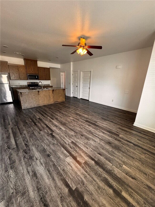 Foto del edificio - 321 Westbrook Ct