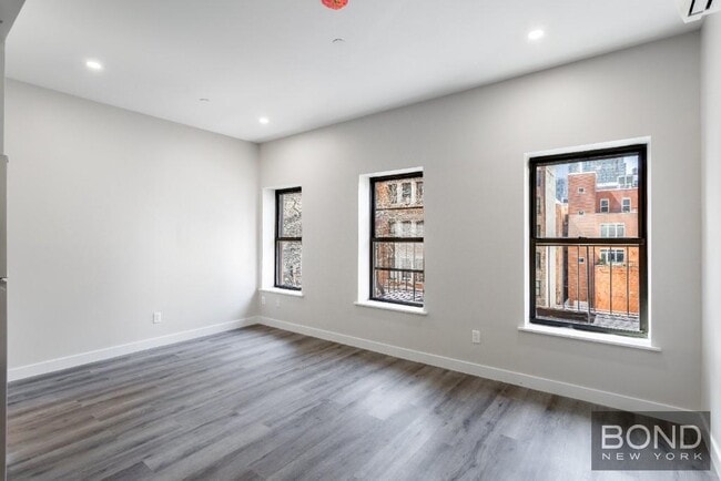 Building Photo - 317 W 48th St