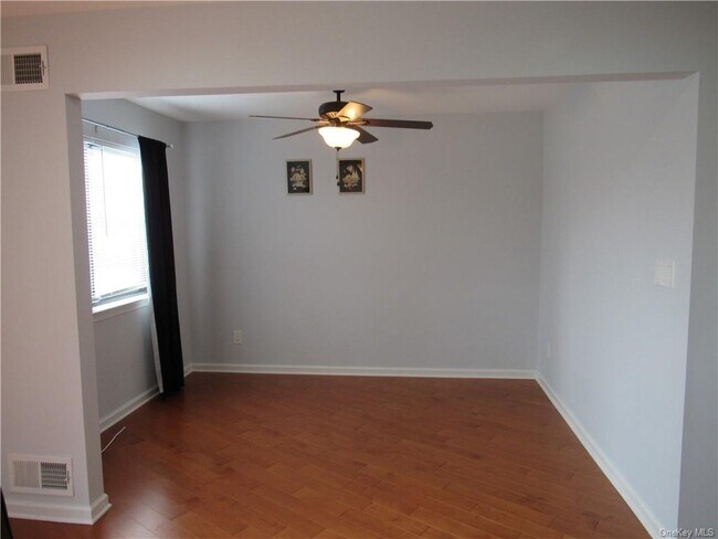 Building Photo - 302 Town Hill Condominium