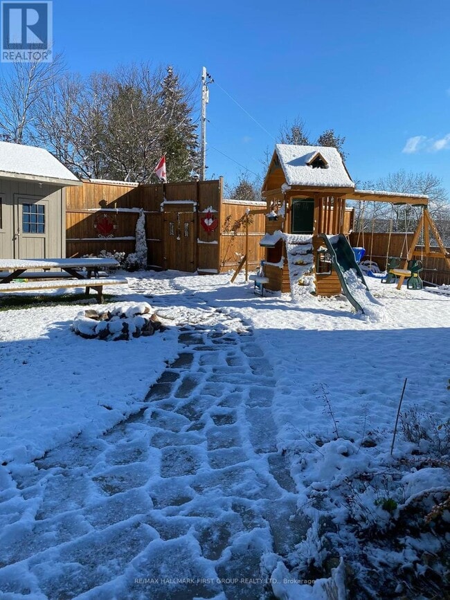 Building Photo - 5 Trails End Rd