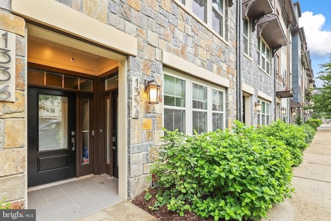Photo - 1334 S Quinn St Townhome