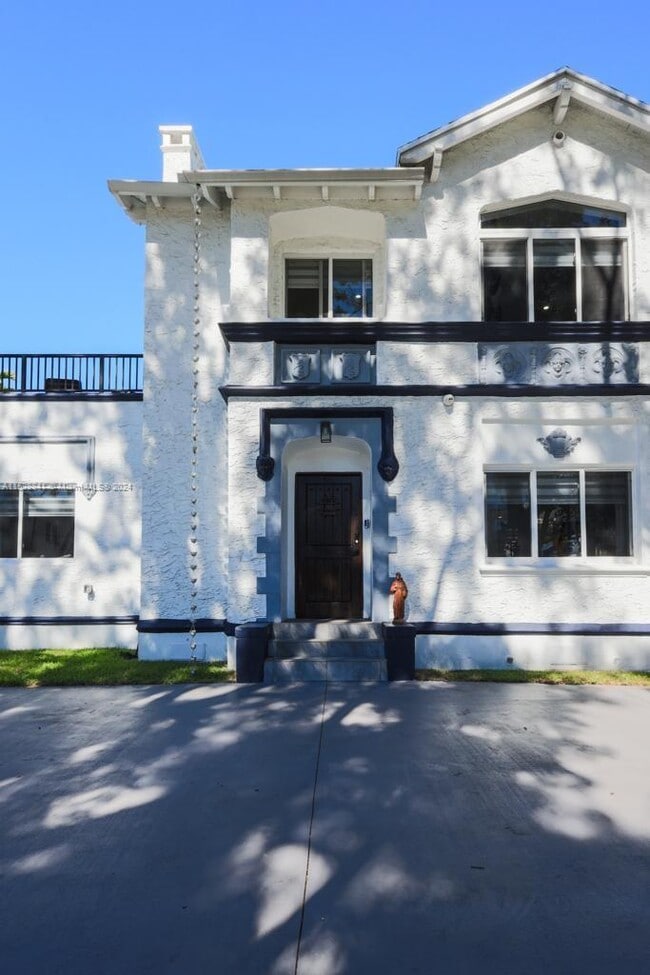 Building Photo - 1605 NW 8th Terrace