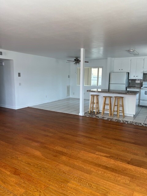 Living room looking into kitchen area - 3800 Kendall St