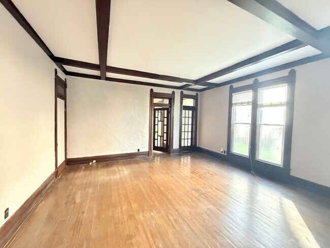 Foto del edificio - 1603 E Oak St