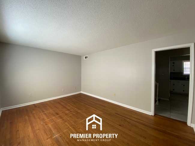 Building Photo - Spacious 4BR/2BA Home w/ Hardwood Floors & Fenced Yard in Memphis