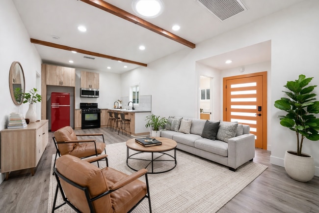 Building Photo - 156 S Pecan St