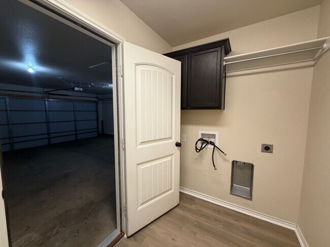 Foto del edificio - 3/2 in Frenship ISD, available MAY!!!