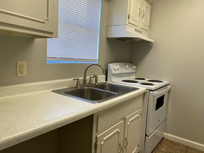 Foto del edificio - 884 Old Hickory Blvd