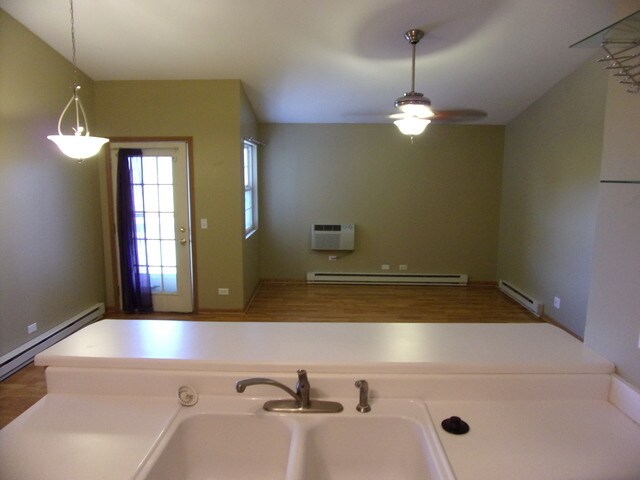 Foto del edificio - 1443 Spring Brook Ct