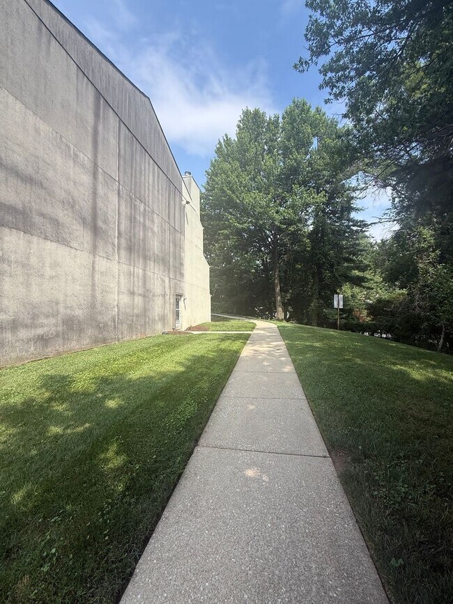 Foto del edificio - 80 Ashlar Hill Ct